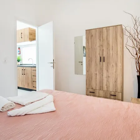 Avgoustidis Apartman *