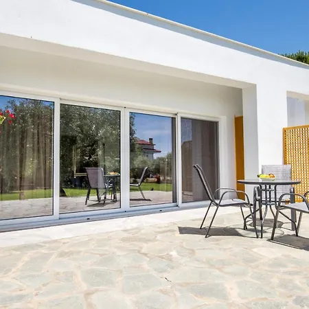 Avgoustidis شقة يميناريا